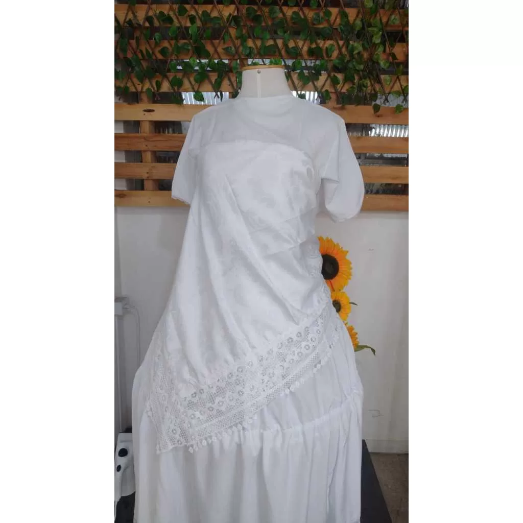 Pano de costa branco em renda GP32