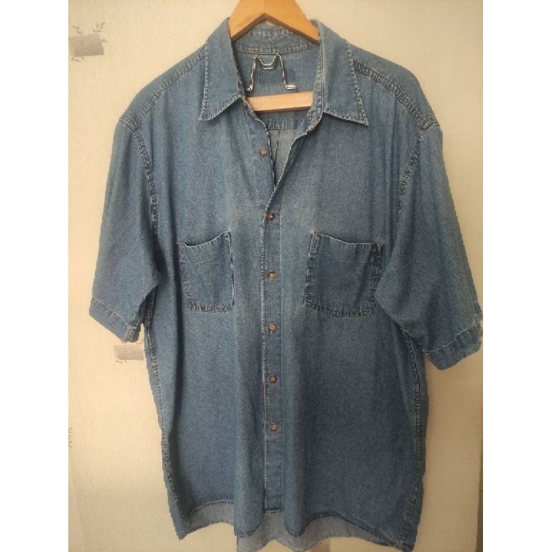 GUARARAPES CAMISA JEANS ALGODAO TAM Gg 65,00Ombro 55cm
Altura 91cm
Largura 69cm ( 1,38 cm circunferê