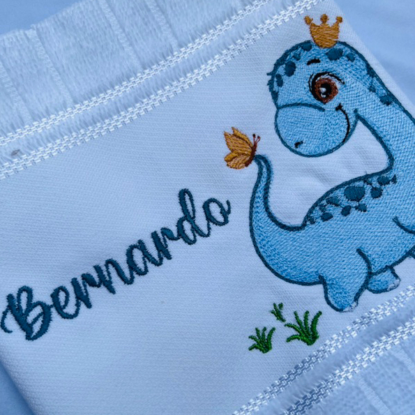Toalha Bordada Personalizada Dinossauro Azul Coroa
