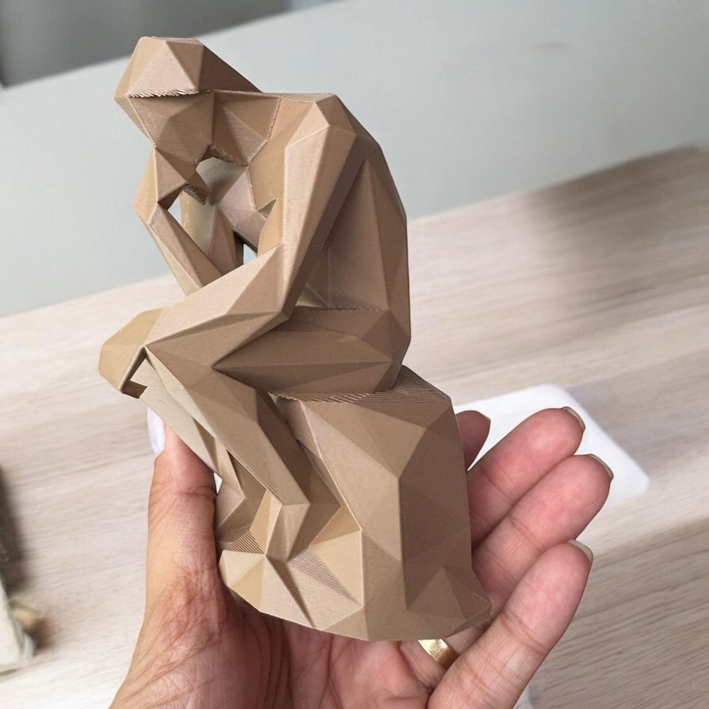 Escultura Geométrica O Pensador 3d 12,5cm Bege