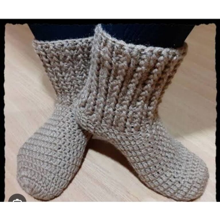 Meia de lã em crochê cano médio.Tamanho do 34 a
