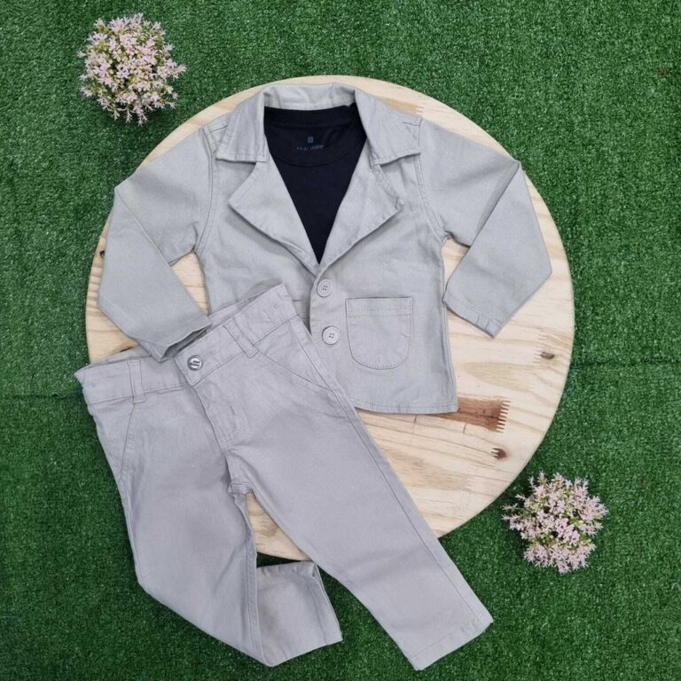 Conjunto Calça Nude com Camiseta Preta e Blazer N