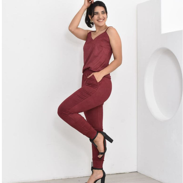 CONJUNTO FEMININO SUEDE REGATA DE ALCINHA E CALCA SKINNY COM BOLSO,