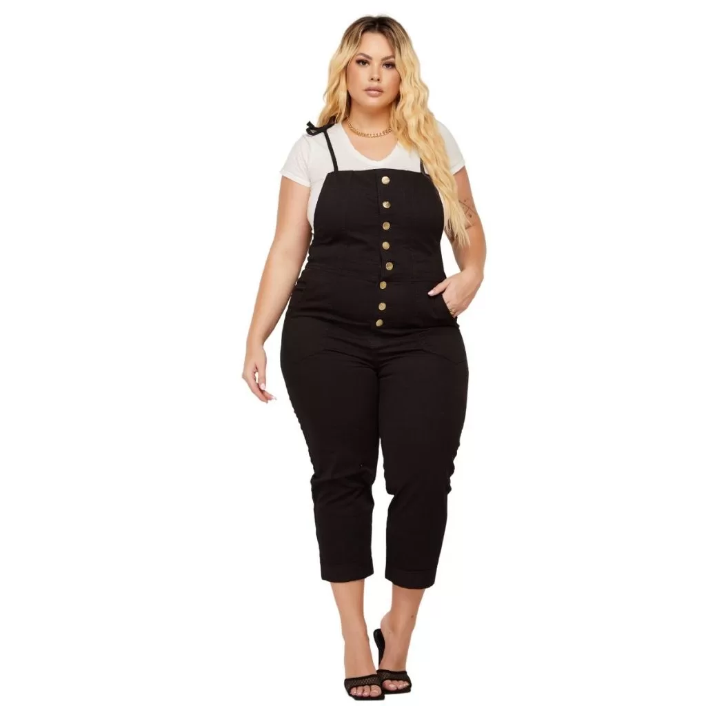 Jardineira de alça plus size calça capri