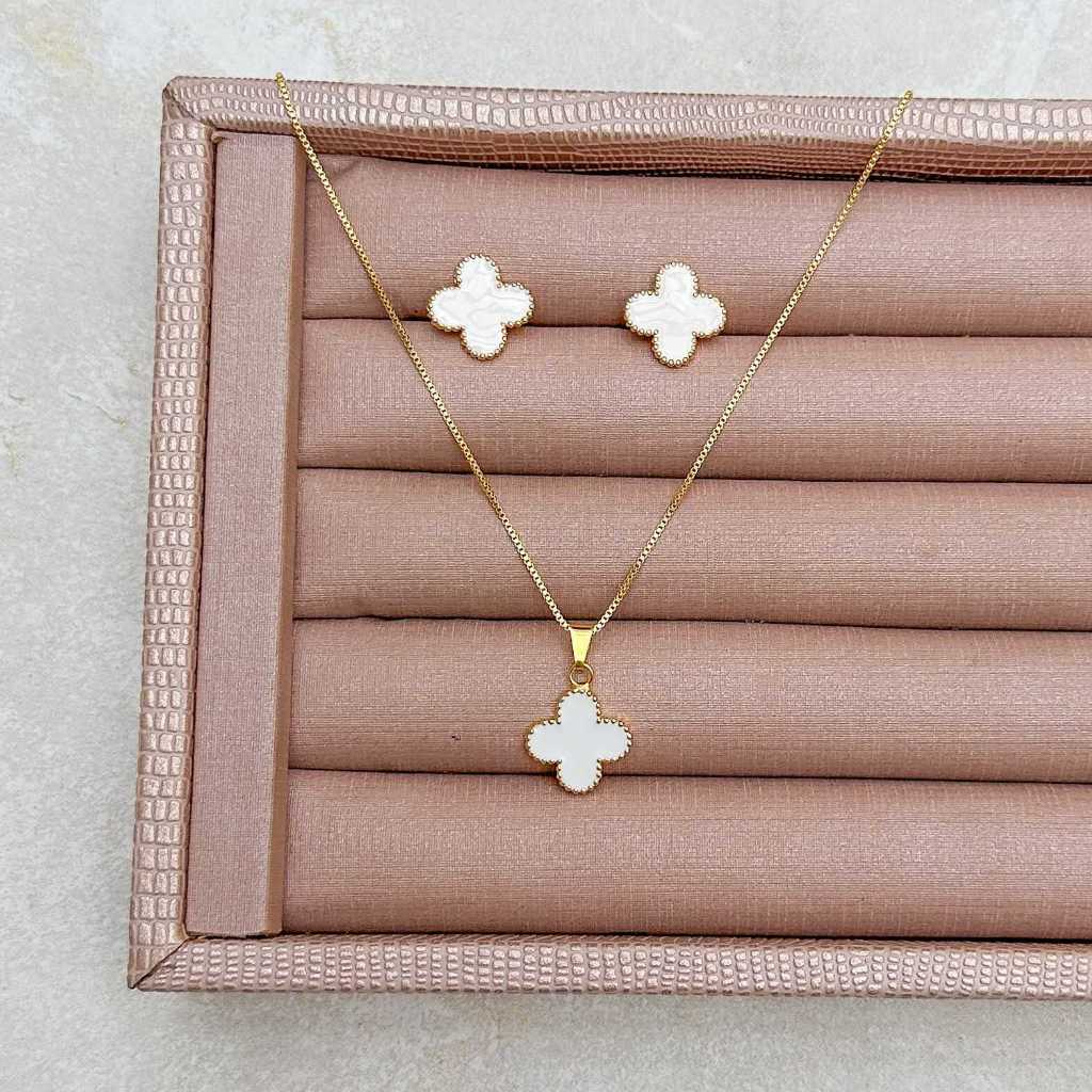 [ SEMI JOIA ] Kit Colar + Brincos de Trevos Branco Delicada Banhado em Ouro 18k Acessórios Femininos