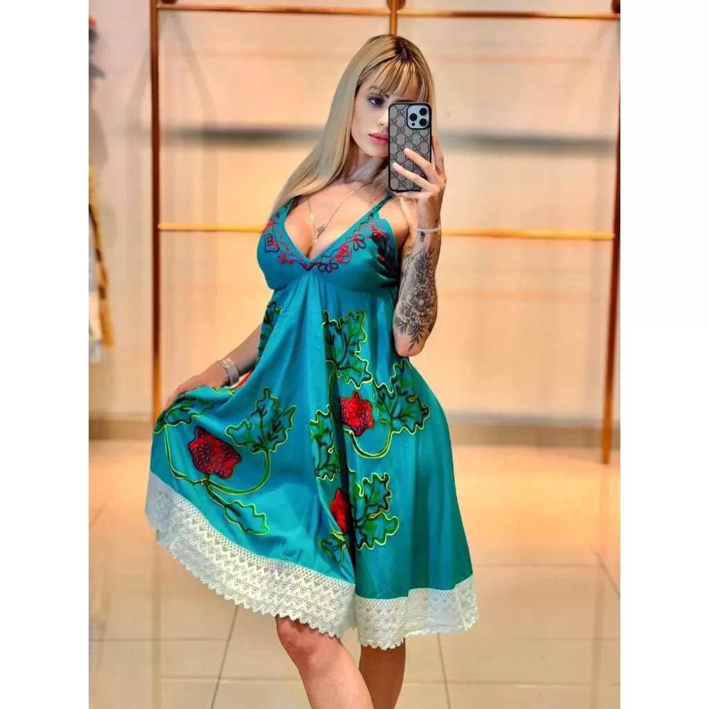 Vestido Curto Boho Bordado  Estilo Único e Delicado