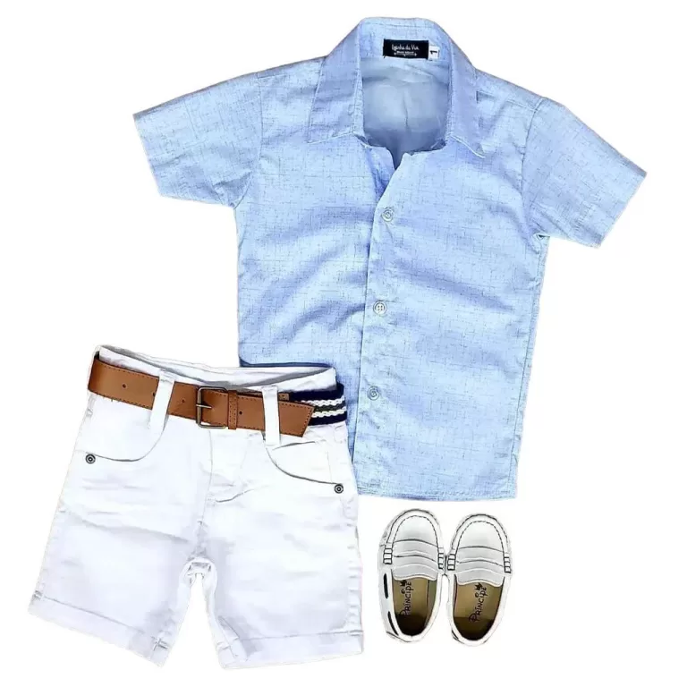 Bermuda Branca com Camisa Azul Clara