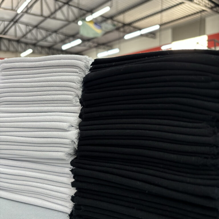 KIT 2 Kg de Retalhos BRIM Preto e Branco PARA TAPE