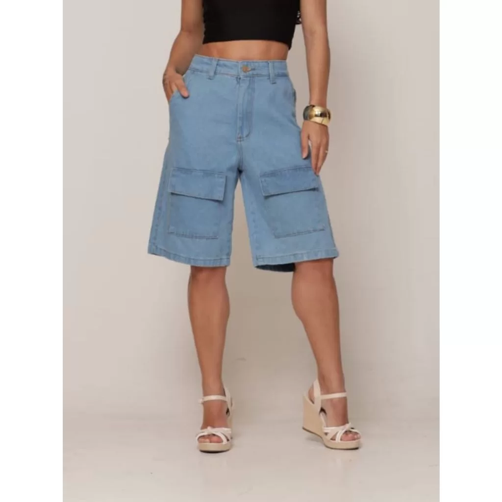 bermuda da moda feminina jeans média  com bolsos frontal moda atual jeans moda casual.