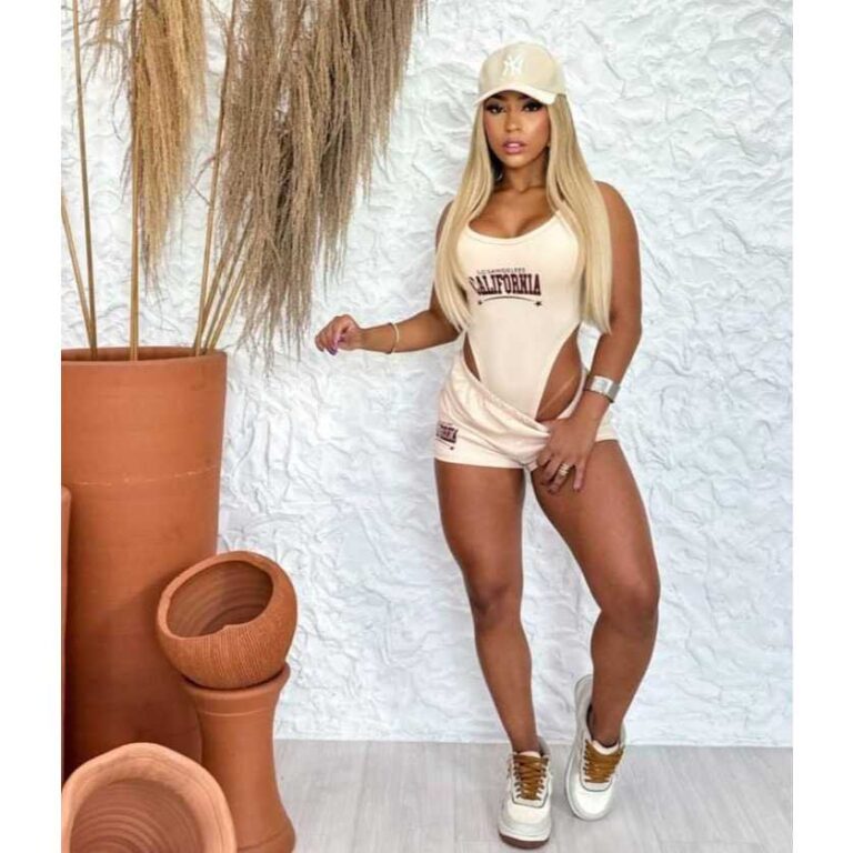 CONJUNTO BODY CAVADO E SHORT CALIFÓRNIA MARIA DE 