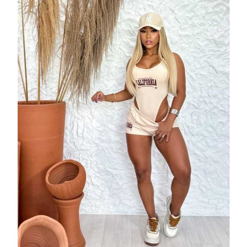 CONJUNTO BODY CAVADO E SHORT CALIFÓRNIA MARIA DE FÁTIMA