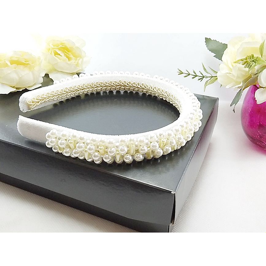 TIARA PEROLAS LUXO DECORADAARTESANAL BRANCA BEGE – REF 900/0126