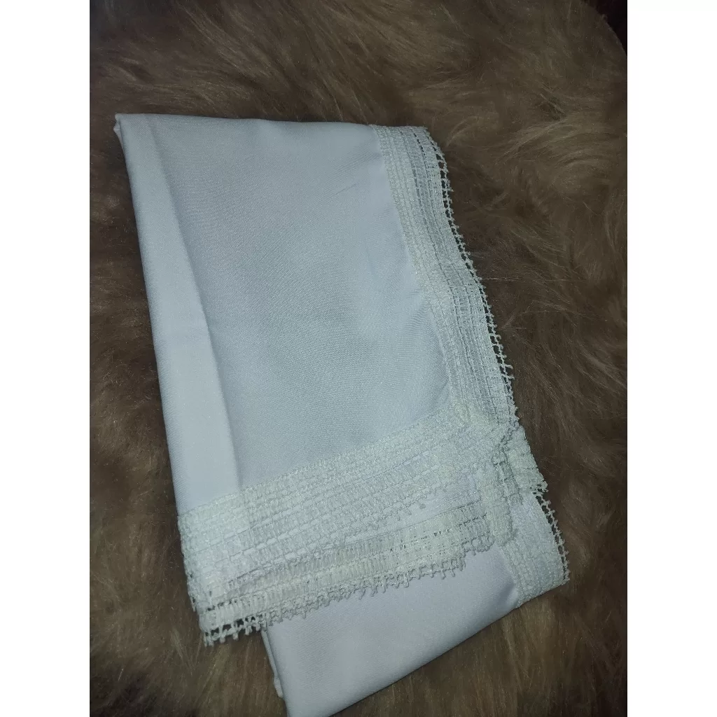 Pano da costa branco com renda