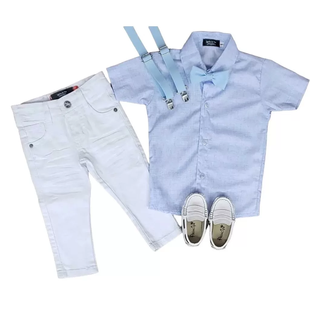 Calça Branca com Suspensório e Camisa Azul com Gravata