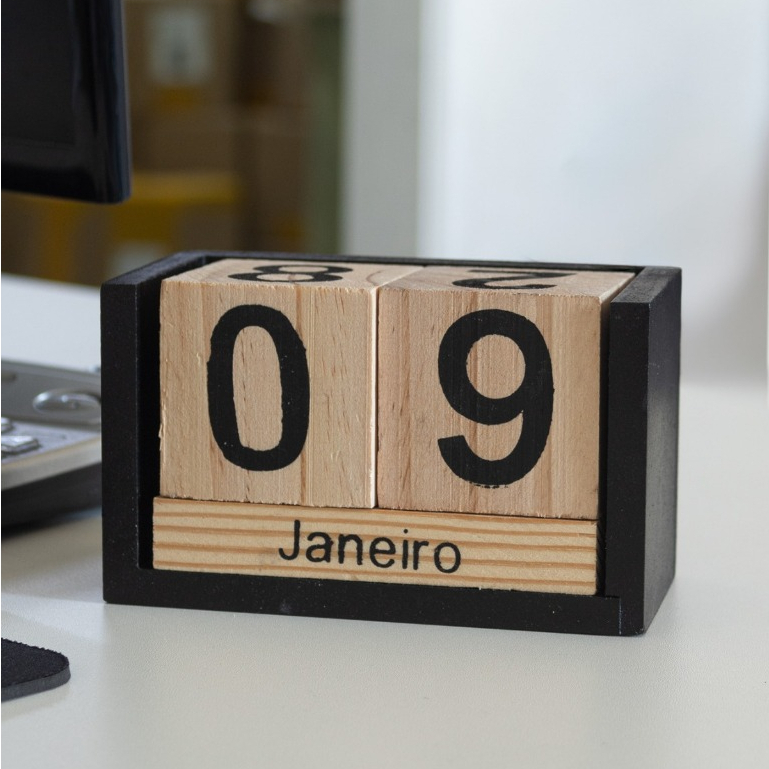 Calendário Com Quadradinhos De Madeira de Mesa De