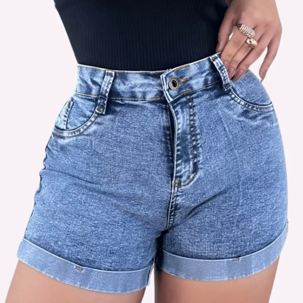 Short Jeans Feminino com Lycra Marmorizado Cintura Alta Fechamento Botão e Zíper Valoriza a Silhueta