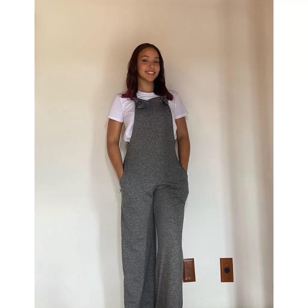 macacão jardineira feminina com regulagem e bolso