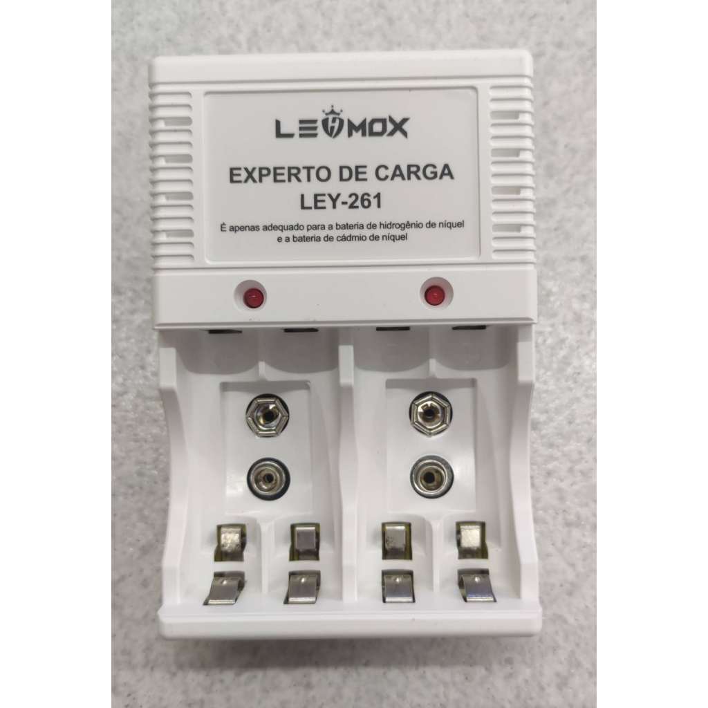 Carregador De Pilha Modelos AA  OU AAA Bateria 110v/220v
