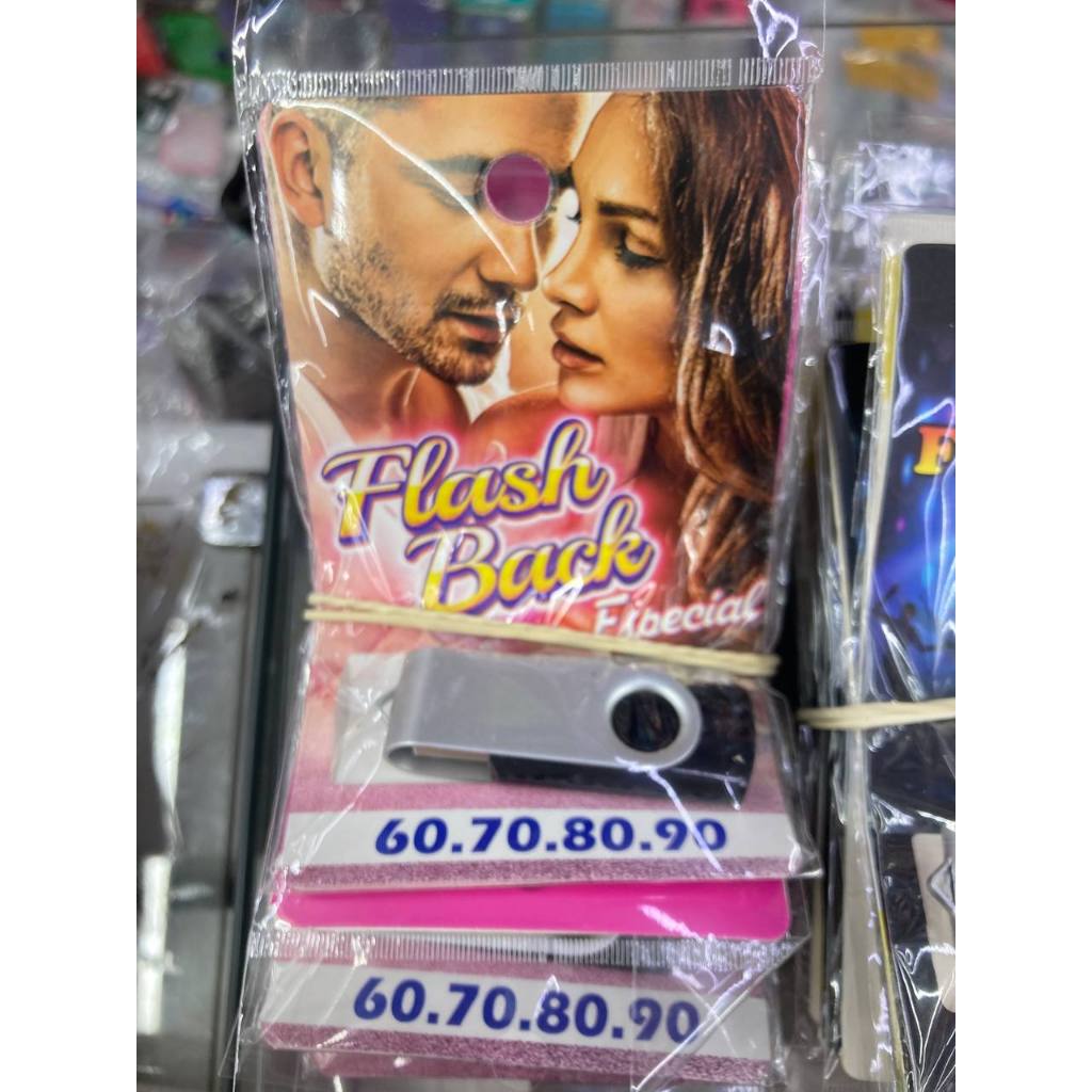 Pendrive Sertanejo Universitário  Românticas e Modão Pen Drive USB 2.0 Metálico com Chaveiro Resiste