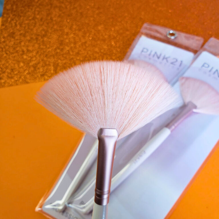 Pincel de Leque para Iluminador e Acabamento Pink 