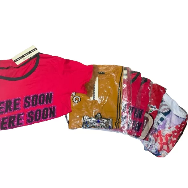 Exclusivas Peças de Marca Banila B T-shirts / Reg