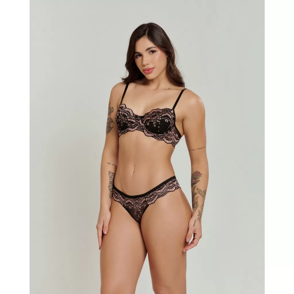 Conjunto de Calcinha e Sutiã Meia Taça Sem Bojo com Renda Luxo e Bordada e Alças Reguláveis