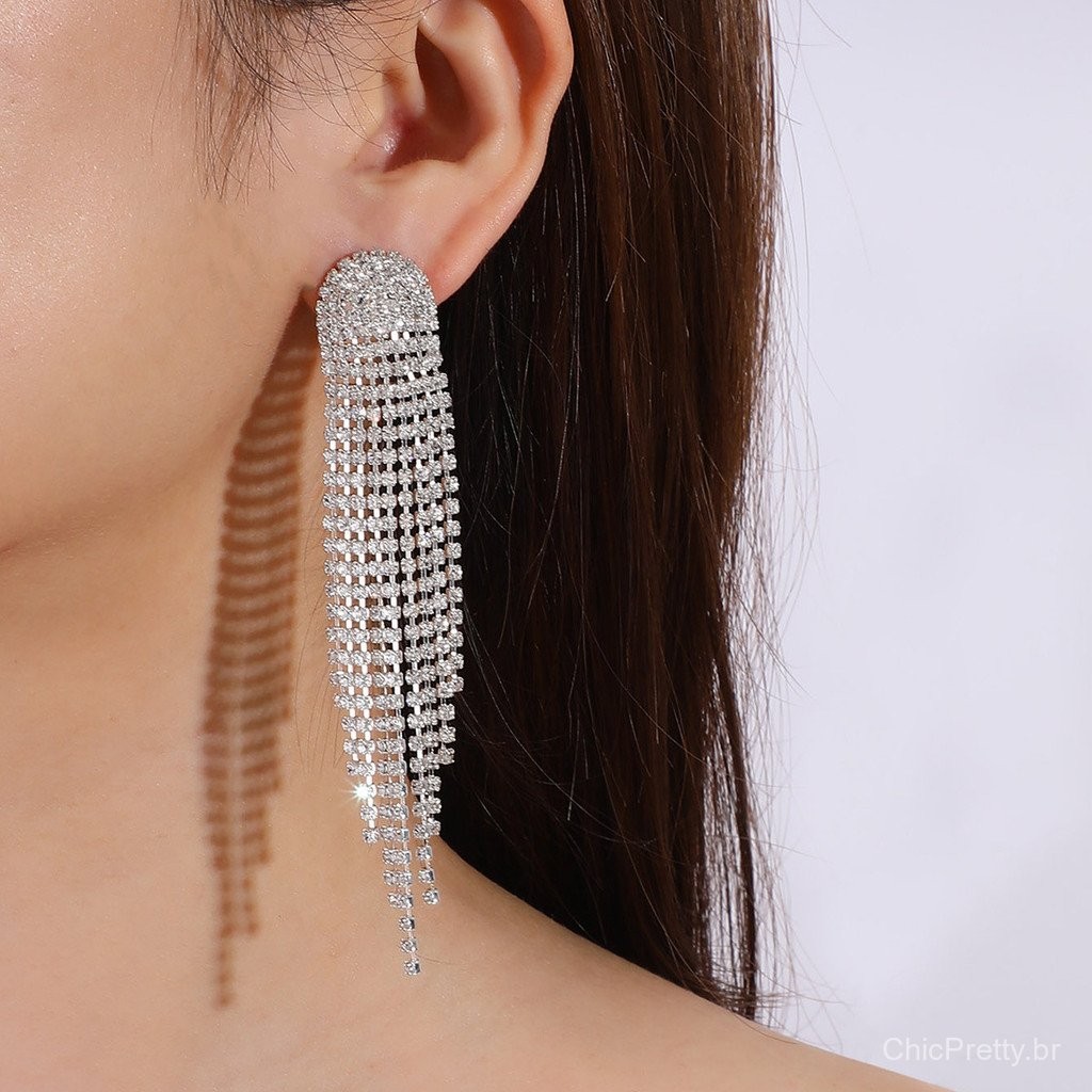 Brincos de brinco de brinco de brinco de borla simples