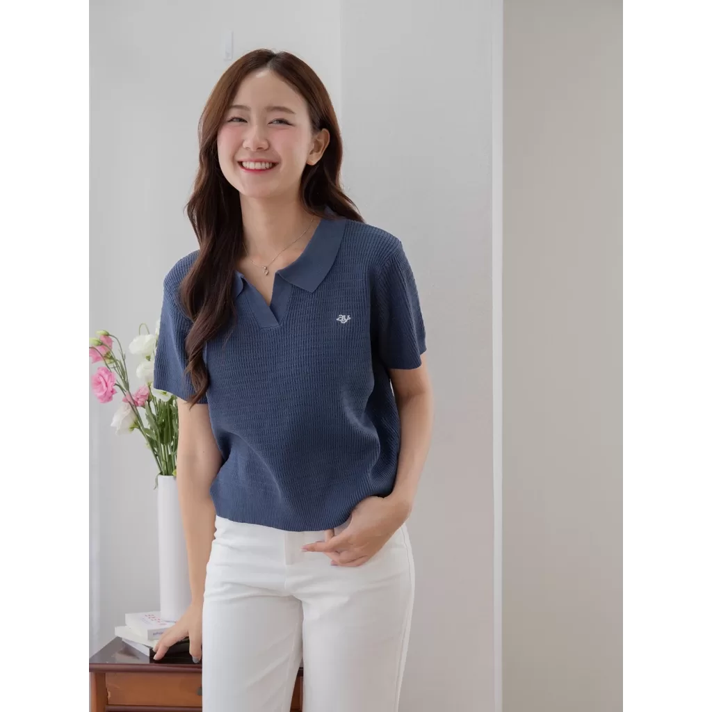 Camisa pólo clássica de malha sólida, com bordado, manga curta para mulheres.