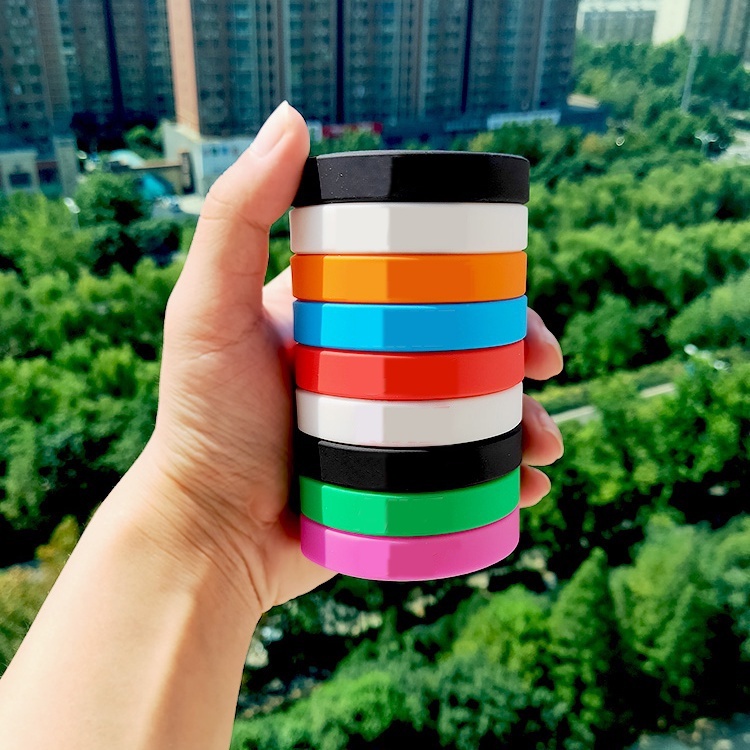 Pulseira de Silicone N // K com sensação adequad