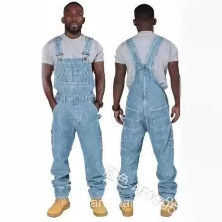 Macacão jeans cargo com suspensório de vários b