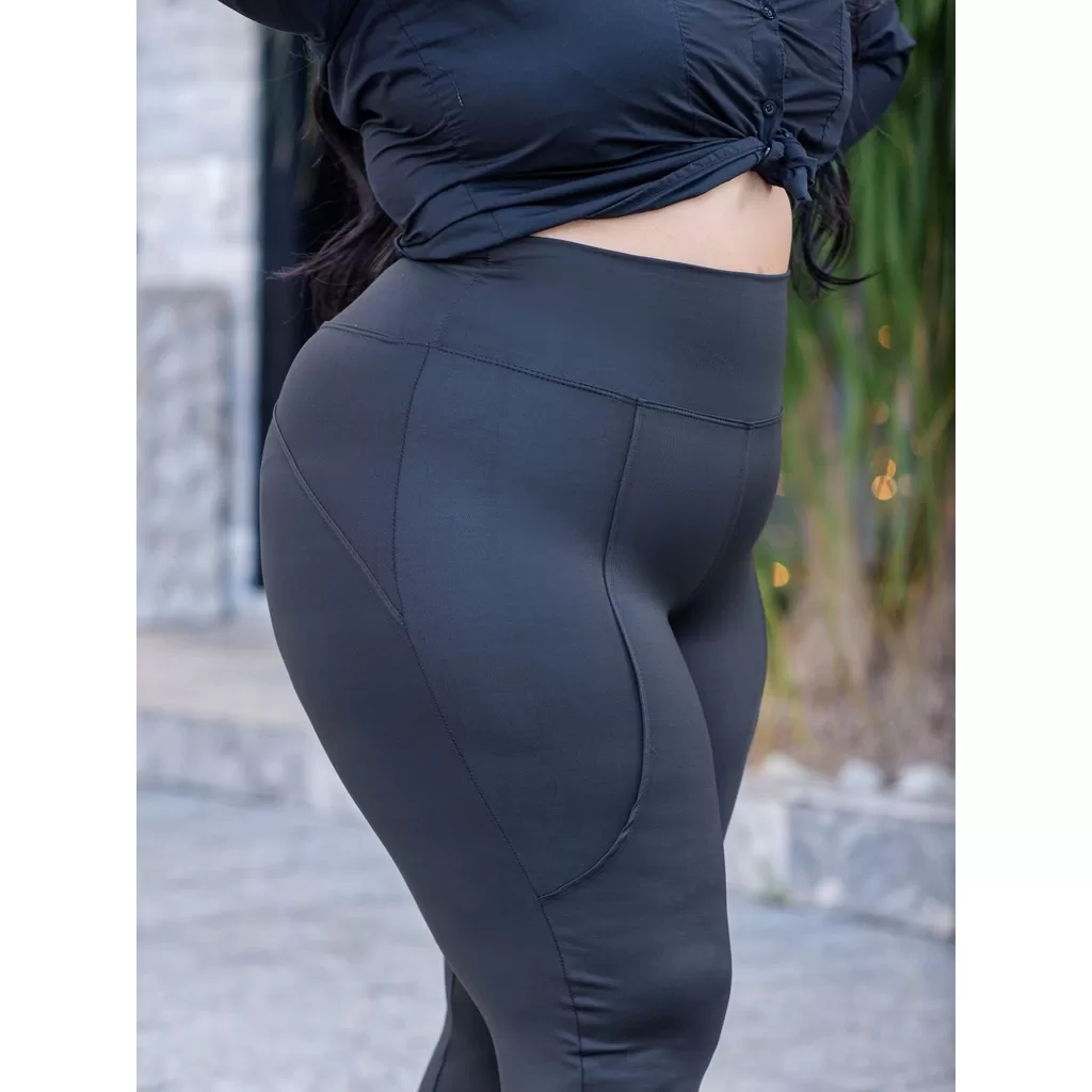 Calça Legging Plus Size Levanta Bumbum Preta Suplex  Cintura Alta 42 ao 60
