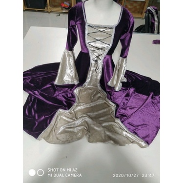 Vestido Medieval Luxuoso Roxo Com Capa E Pelos Out