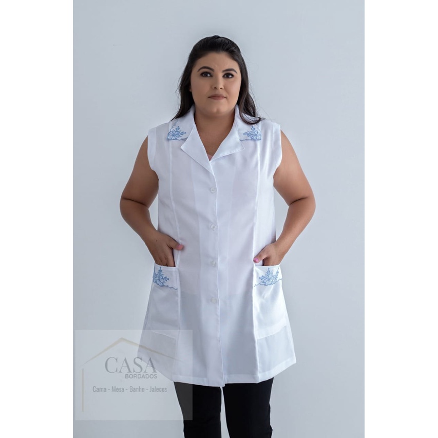 Jaleco Feminino Branco Bordado Tecido Oxford – Nininha Jalecos