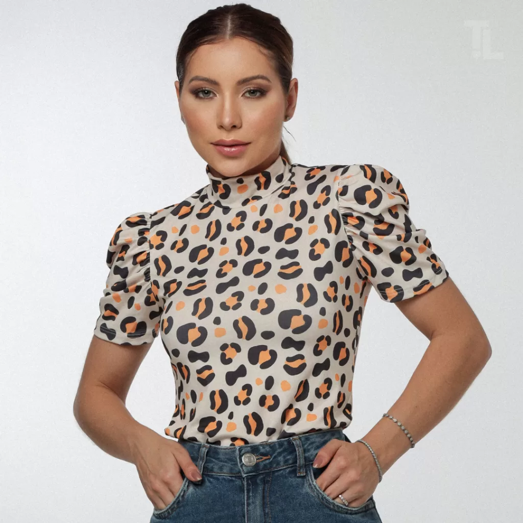Blusa Princesa Básica Feminina Gola Alta Manga Princesa Bufante Malha Suplex Estampada Animal Print