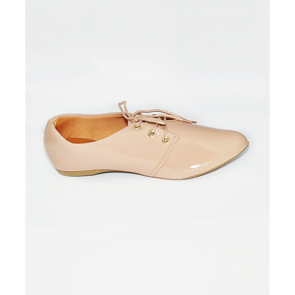 Tênis oxford helena verniz feminino bico fino moda casual.