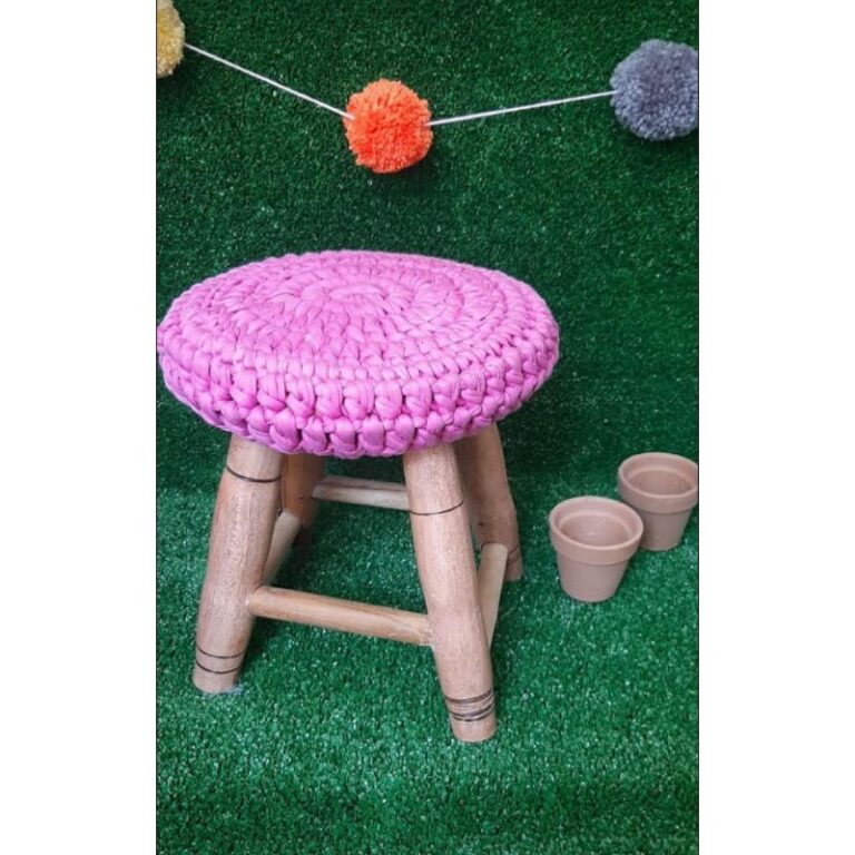 Capa de banquinho em croche fio de malha