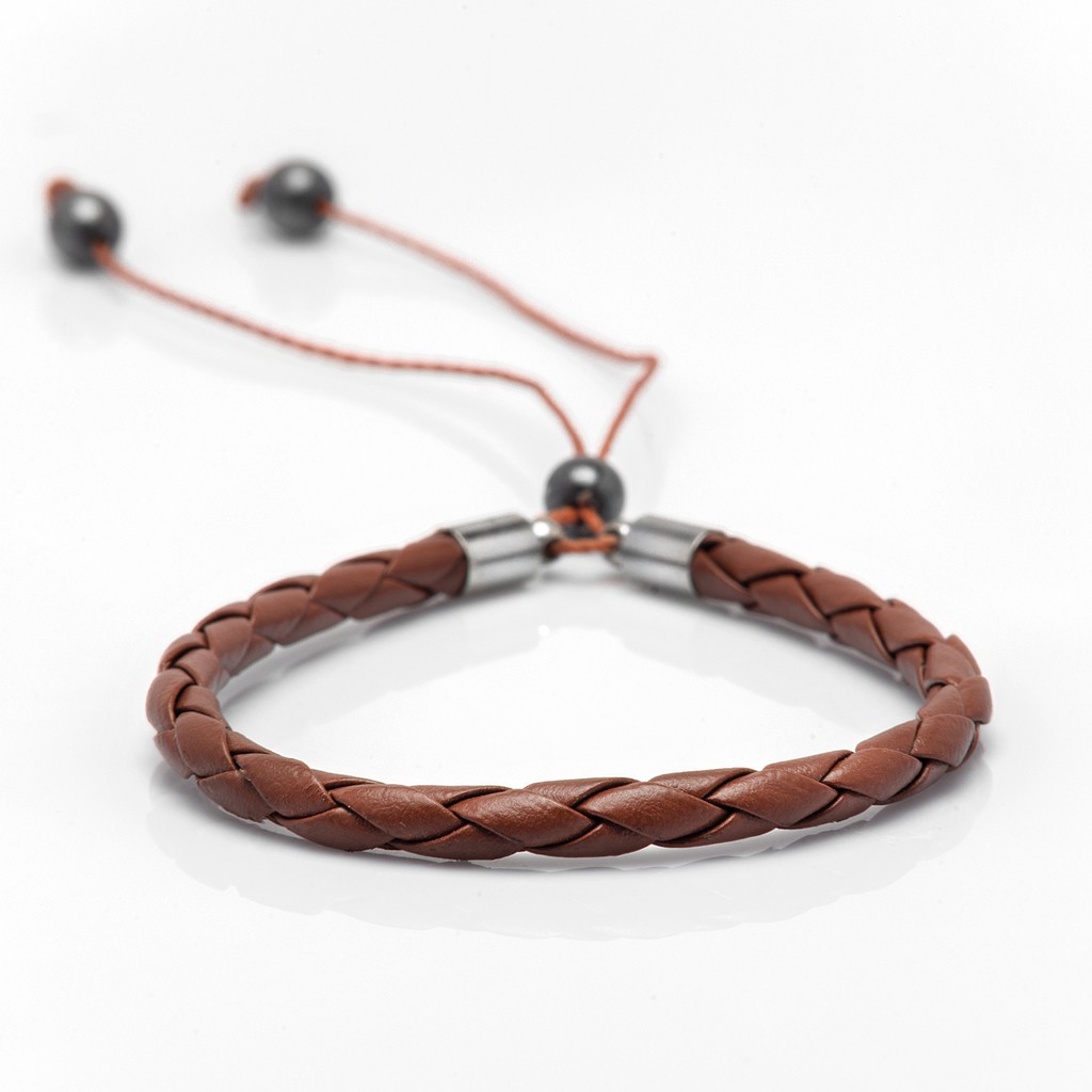 Pulseira de Couro Trançada Fina Marrom Sintético e Fecho Ajustável Macramê com Pedra Hematita