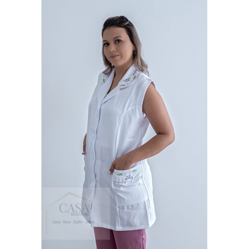 Jaleco Feminino Branco Bordado Tecido Microfibra – Nininha Jalecos