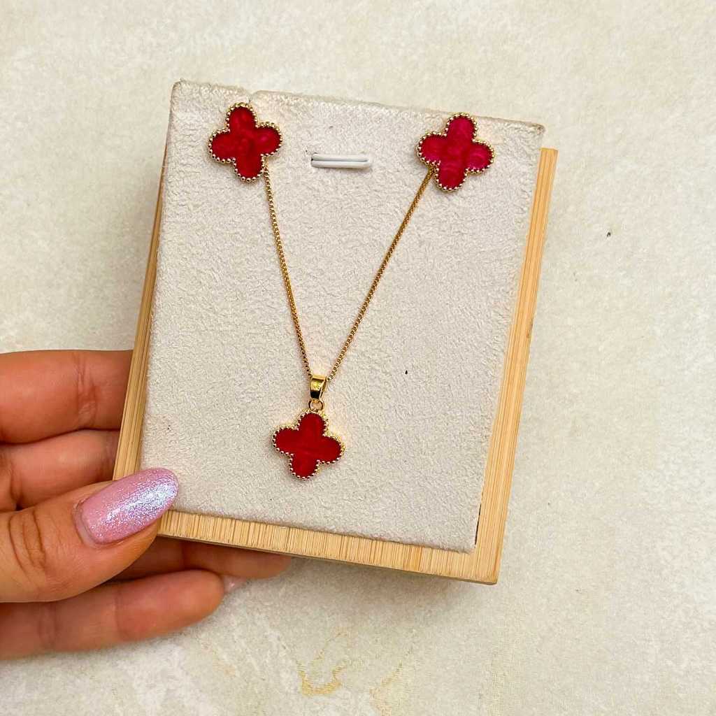[ SEMI JOIA ] Kit Colar + Brinco Feminino Trevo Vermelho Rubi Delicado Banhado Ouro 18k Alto Padrão