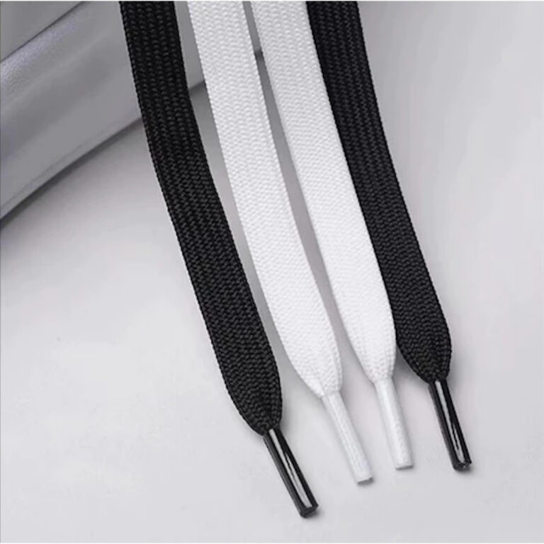 5 Pares de Cadarço Achatado Branco ou Preto de Qu