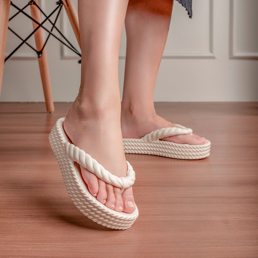 Chinelo Feminino Nuvem 4 Tranças Branco Preto Rose