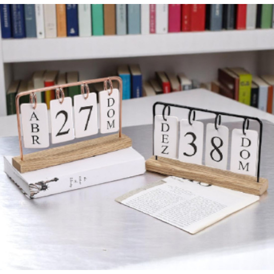 Calendário de Mesa Decorativo com Plaquinhas Pret