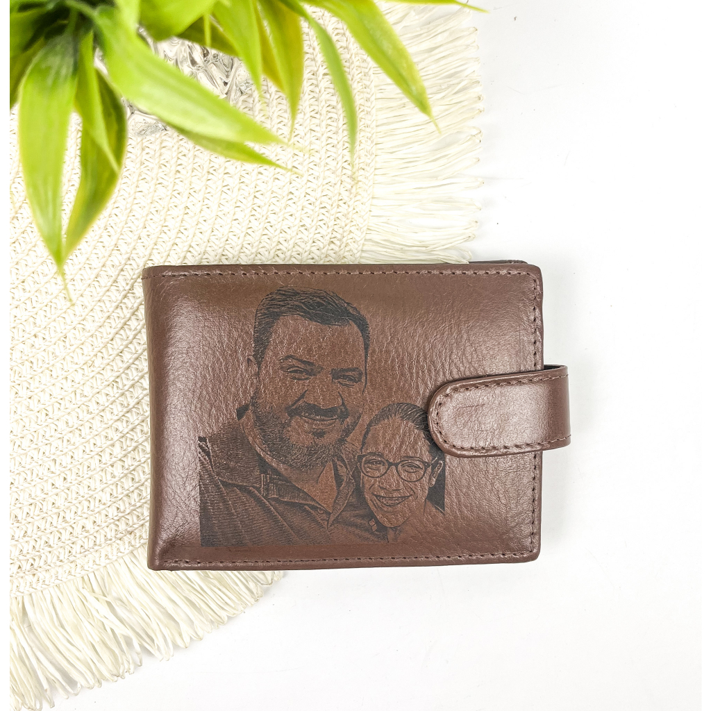 Carteira em Couro com Botão Marrom Personalizada com Foto