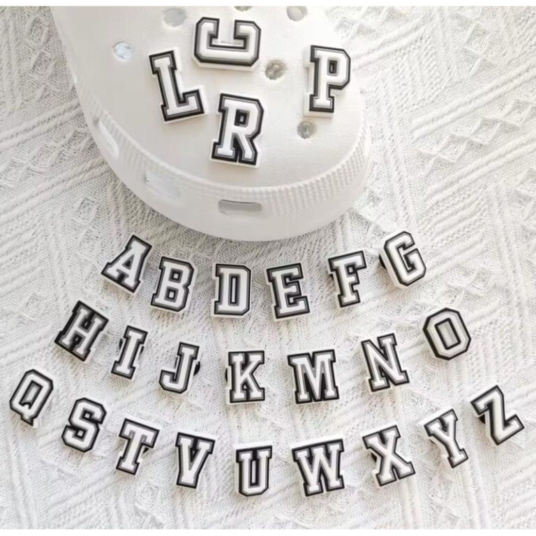 Pins de Letras Para Sapato Babuche  – Cor: B