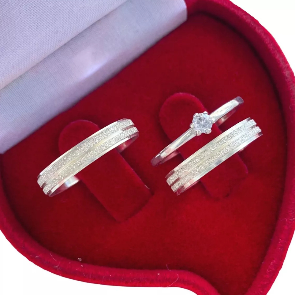 Par de Alianças de Namoro Prata com Anel Solitário e Caixa de Veludo – 4mm Fina, Anel de Compromisso