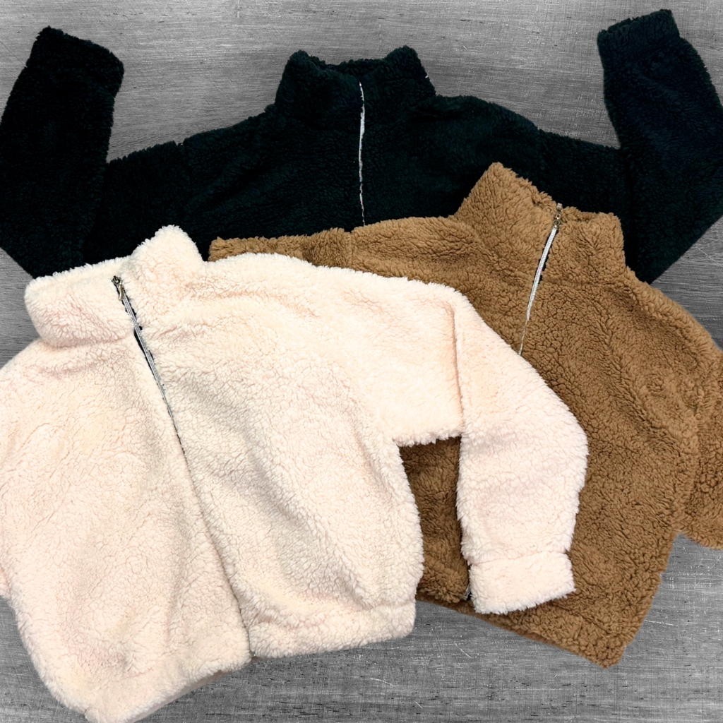 Casaco Feminino Teddy Blusa de Frio Gola Alta de Pelinho Peludo Sem Capuz Aesthetic Blogueira Gringa