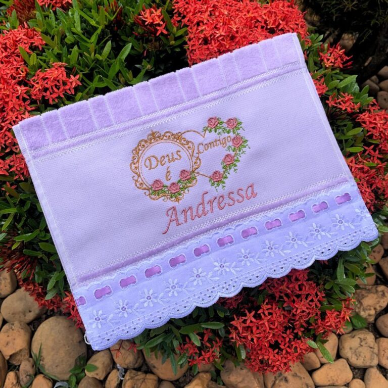 Toalha De Mão Bordada Deus É Contigo Com Nome Pr