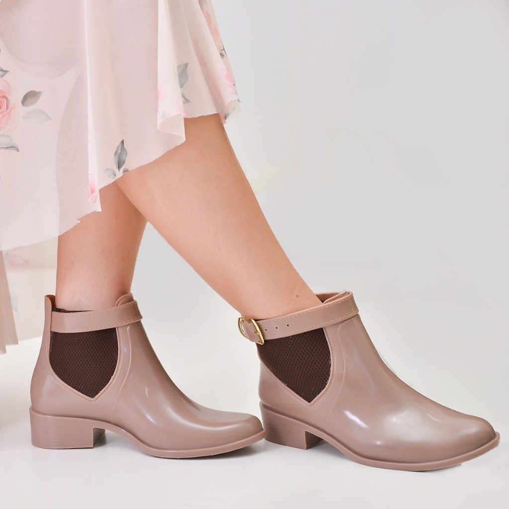 Bota galocha feminina cano curto de borracha antiderrapante impermeável calce fácil para frio e chuv