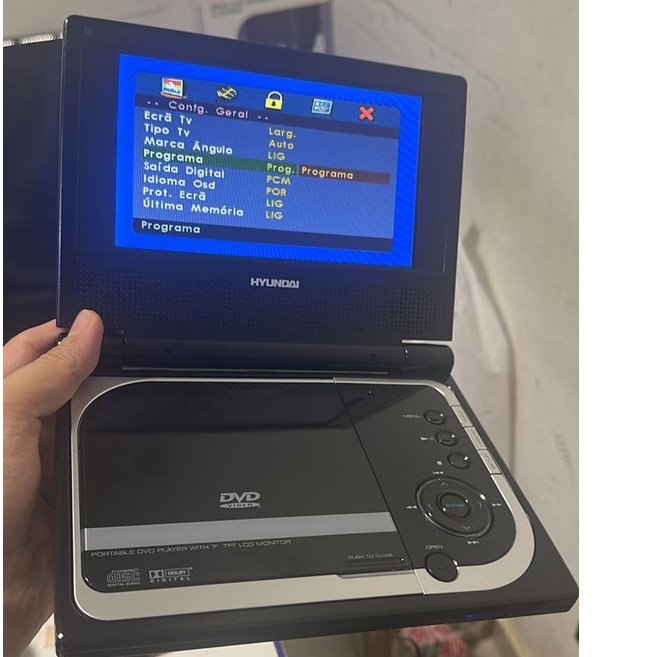 DVD Player Portatil Hyundai Com Tela 7 / USB / SD 