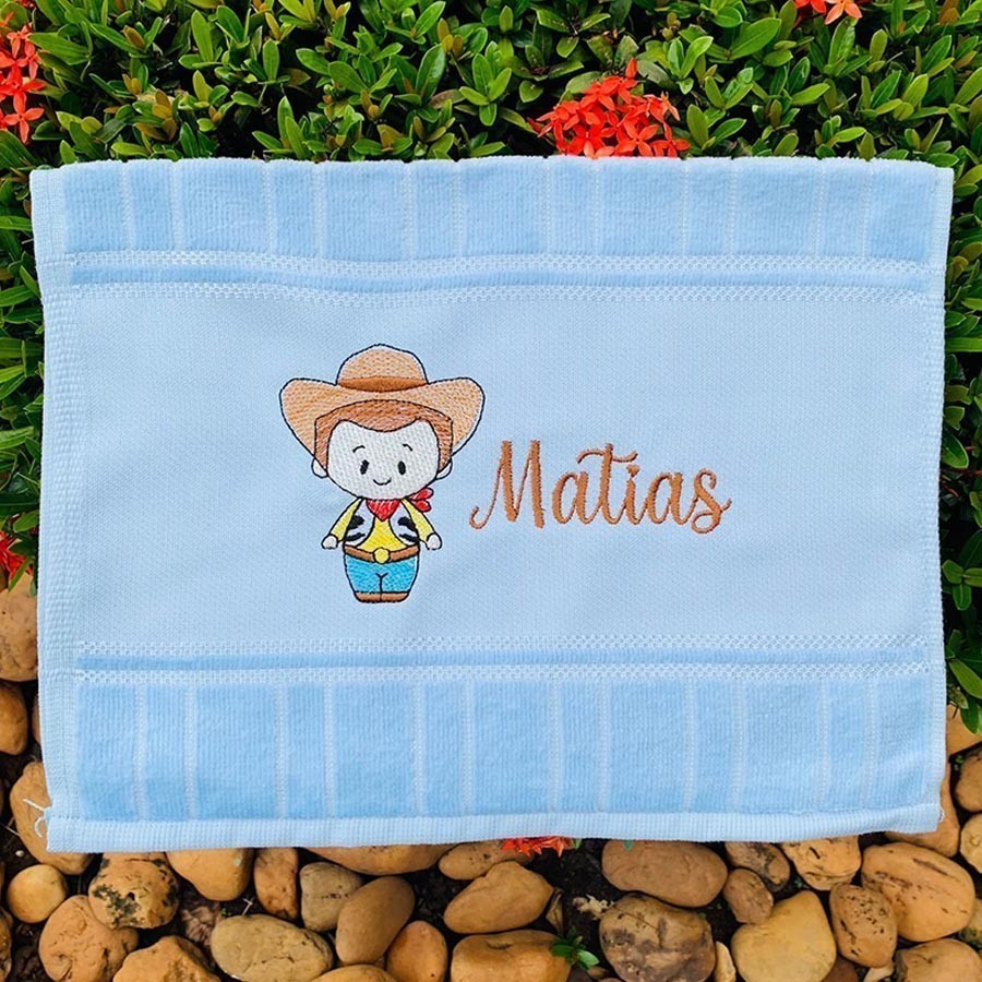 Toalhinha de Boca Bordada Com Nome Woody